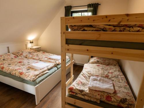 Ένα ή περισσότερα κρεβάτια σε δωμάτιο στο Chalupa Jesenka