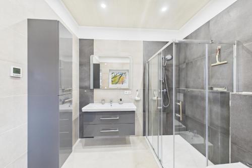 Ένα μπάνιο στο Attraktive Neubau Bei Zwei Buchen