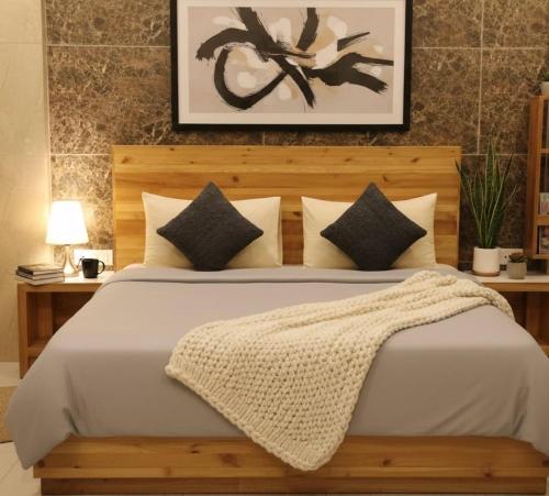 Ένα ή περισσότερα κρεβάτια σε δωμάτιο στο Divine Studios Rajouri Garden