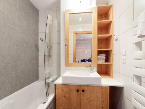 Koupelna v ubytování Spacieux appartement 96 m² à Flaine Hameau avec piscine et parking - FR-1-687-119