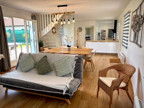 Kuchyň nebo kuchyňský kout v ubytování Maison spacieuse et lumineuse