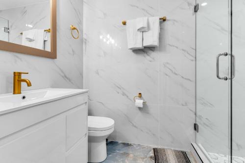 Un baño de Private 1 bedroom apartment with kitchen, keyLargo Tavernier