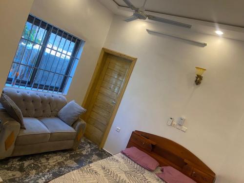 Et opholdsområde på Studio meublé climatisé propre et sécurisé