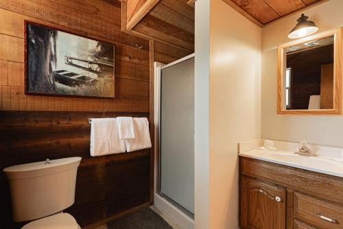 Koupelna v ubytování Knoll Lake Cabin in Big Bear Lake