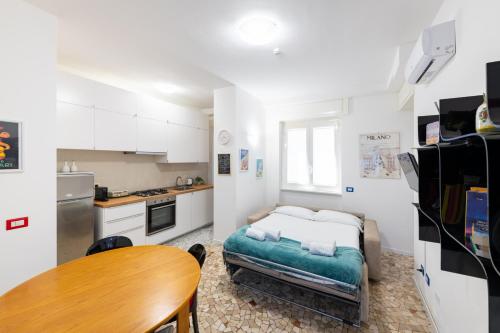 Metro M3 - 10 min Duomo - Cozy Apt W Balcony and AC
