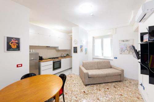 Metro M3 - 10 min Duomo - Cozy Apt W Balcony and AC