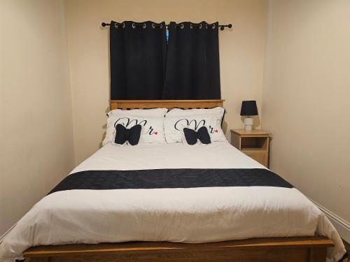 Ένα ή περισσότερα κρεβάτια σε δωμάτιο στο Listowel Town