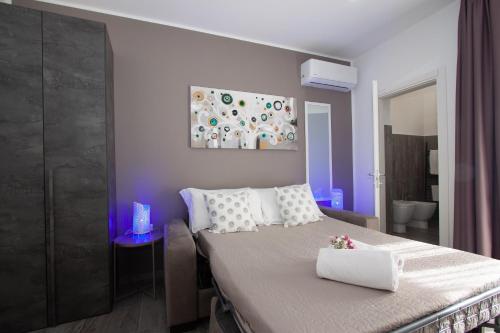 a bedroom with a large bed with white pillows at Hotel apartments Crisvan in Bellaria-Igea Marina