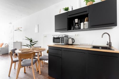 Foto Global Living - Design Apartment I Rathausplatz I Kitchen I Augsburg 5