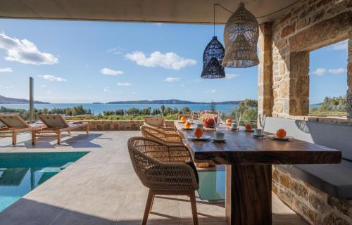 Villa VIEW with Private Pool, Sauna & Seaview