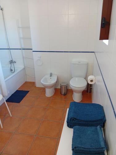 a bathroom with a toilet and a sink at Casa próxima da praia fluvial in Mourão
