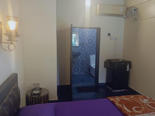 a bathroom with a shower and a toilet in a room at Carolina Deluxe GuestHouse Wi-Fi in Colva