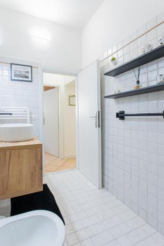 a bathroom with a tub and a sink and a toilet at I profumi del centro in Prato