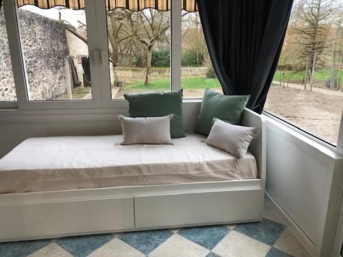 Postel nebo postele na pokoji v ubytování MANOIR le BOUT du PONT - GITE La PETITE MAISON