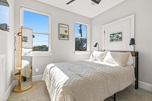 Postel nebo postele na pokoji v ubytování The Fairway on Maple