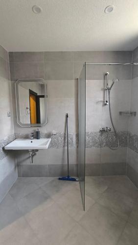 a bathroom with a sink and a shower at Къщи за гости Авена и Авена 2 in Banya