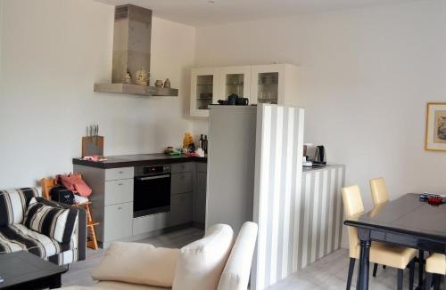 Kuchyň nebo kuchyňský kout v ubytování Hof-Ruesch-FeWo-Fohlenkoppel