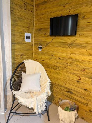 Et tv og/eller underholdning på Chalé para casais! Completo e perto de tudo!