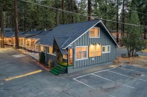 an overhead view of a small house with a parking lot at Adventure Lodge in South Lake Tahoe