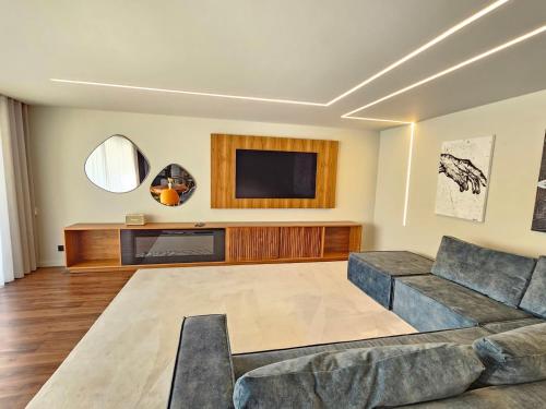 Luxury Rooftop Apartment by LuxiStay – Private Jacuzzi & Sunset Views | Matosinhos