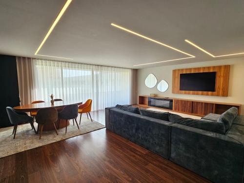 Posezení v ubytování Seaview Sunset Jacuzzi Rooftop - Unique by LuxiStay