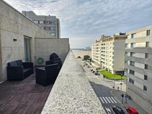 Luxury Rooftop Apartment by LuxiStay – Private Jacuzzi & Sunset Views | Matosinhos