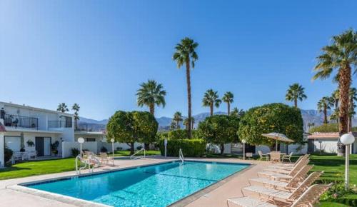 Swimmingpoolen hos eller tæt på Stylish Condo with Golf Course Views