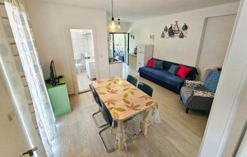 Posezení v ubytování 2 Bedroom Cozy Apartment In Vrbnik