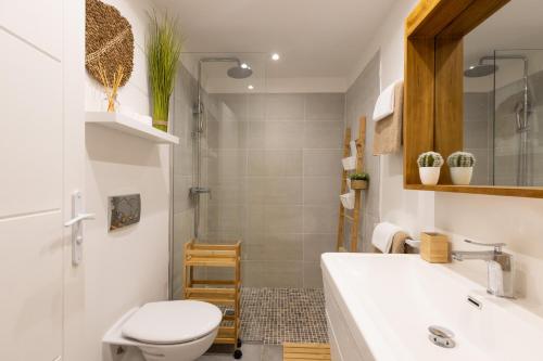 Ένα μπάνιο στο Orient Bay, Paolina Beach, sur le plage, Grand 2 chambres