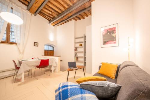 a living room with a couch and a table at Apartment in the historic center of Perugia in Perugia