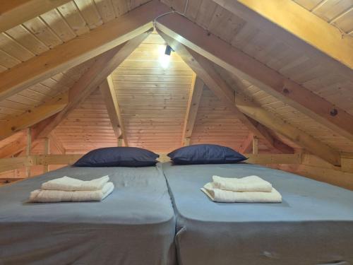 Una cama o camas en una habitación de Nice Q LAKE HOUSE