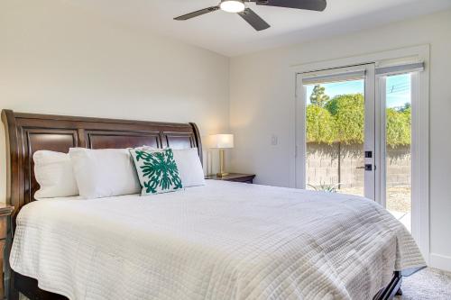 Ένα ή περισσότερα κρεβάτια σε δωμάτιο στο 2 Mi to ASU Spacious Family Home with Patio!