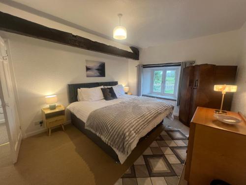 Voodi või voodid majutusasutuse The Old Farmhouse at Brackenthwaite Farm toas