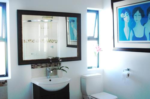 Koupelna v ubytování Tradewinds Guest House