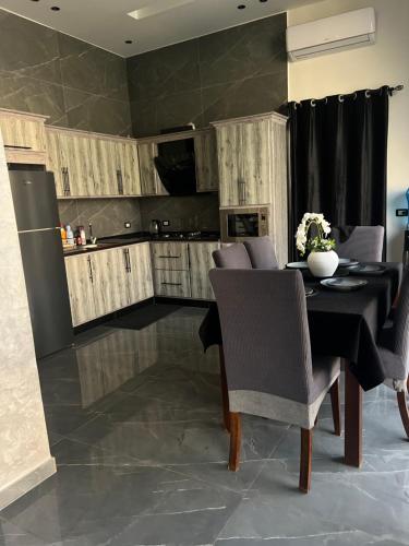 Η κουζίνα ή μικρή κουζίνα στο Ohio villa