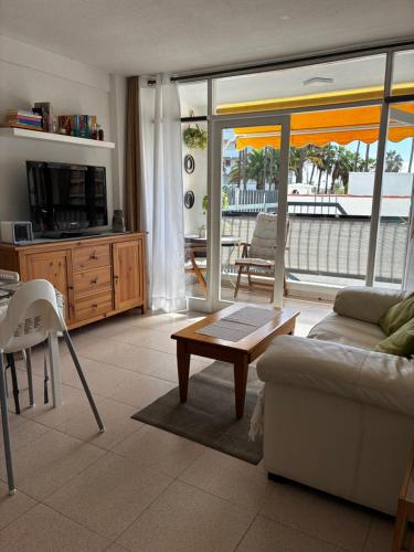 a living room with a couch and a coffee table at Apartamento céntrico en Playa de Las Américas in Costa de Adeje
