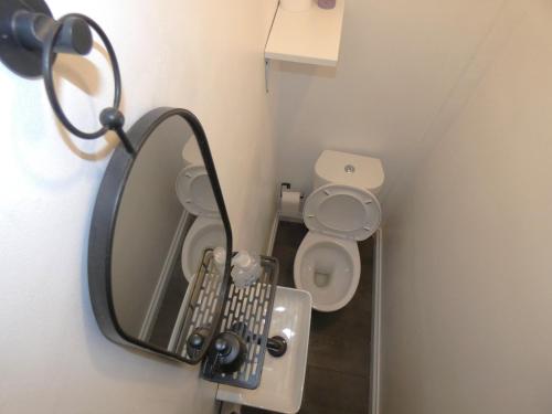 Spacious 3 Bedrooms 7 Beds Maisonette with 1 Bathroom 1WC 4 Smart TV's with Adaptable Lounge Area Tram access near Salford Quays and MCR City Centre photo 26