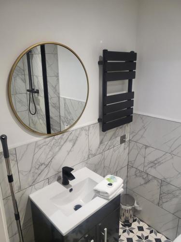 Koupelna v ubytování Modern Serviced Studio - Affordable Luxury with Free Parking