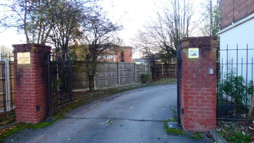 Spacious 3 Bedrooms 7 Beds Maisonette with 1 Bathroom 1WC 4 Smart TV's with Adaptable Lounge Area Tram access near Salford Quays and MCR City Centre photo 61