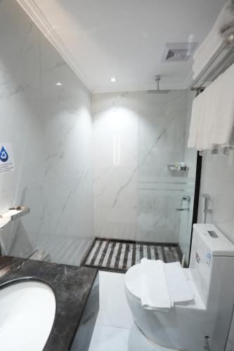 Vannituba majutusasutuses Afaq Al Masi Hotel