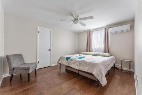 Postel nebo postele na pokoji v ubytování Longmont board games, beds, and boats - 4BR