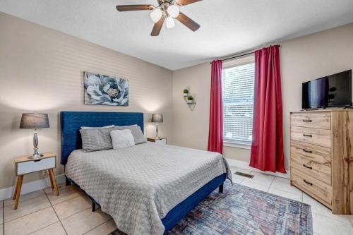 Postel nebo postele na pokoji v ubytování Cordova Palms A - Duplex by Castillo