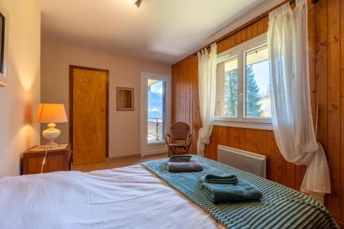 Postel nebo postele na pokoji v ubytování Les Chrysalis - Nature, Lac, Montagnes & Ski 10'min