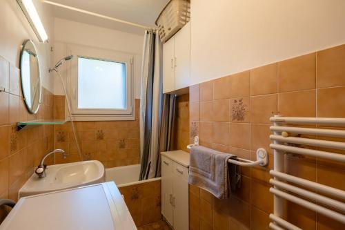 Koupelna v ubytování Les Chrysalis - Nature, Lac, Montagnes & Ski 10'min