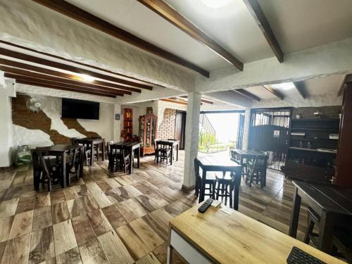 a restaurant with tables and chairs in a room at Hotel Boutique Colonial Cartago in Cartago