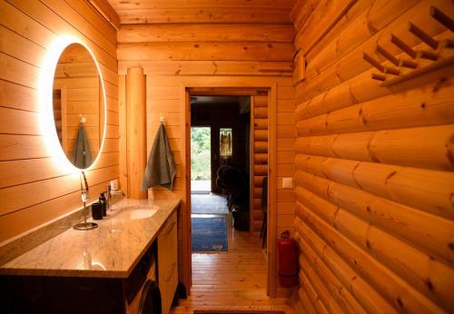 Φωτογραφία από το άλμπουμ του Seaside log-house 'Merehõbeda' with sauna and hot tub σε Lohusalu