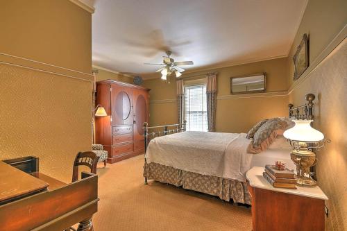ein Schlafzimmer mit einem Bett und einer Kommode in der Unterkunft The Russell Room in Jonesborough