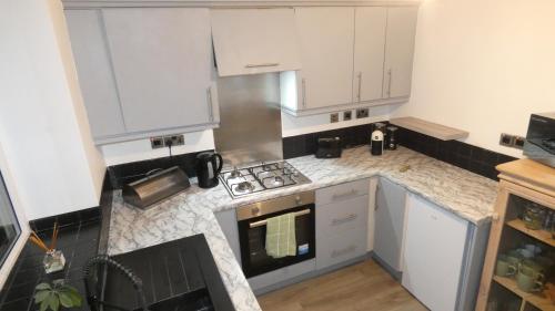 Spacious 3 Bedrooms 7 Beds Maisonette with 1 Bathroom 1WC 4 Smart TV's with Adaptable Lounge Area Tram access near Salford Quays and MCR City Centre photo 71