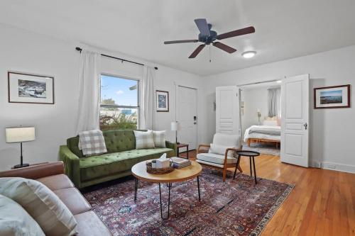 Ένα ή περισσότερα κρεβάτια σε δωμάτιο στο Whitetail Bungalow 10 min walk Downtown Nampa