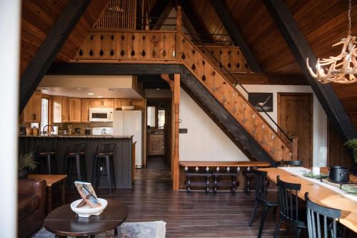 Φωτογραφία από το άλμπουμ του Unique A-frameslopestorchbrewery σε Bellaire